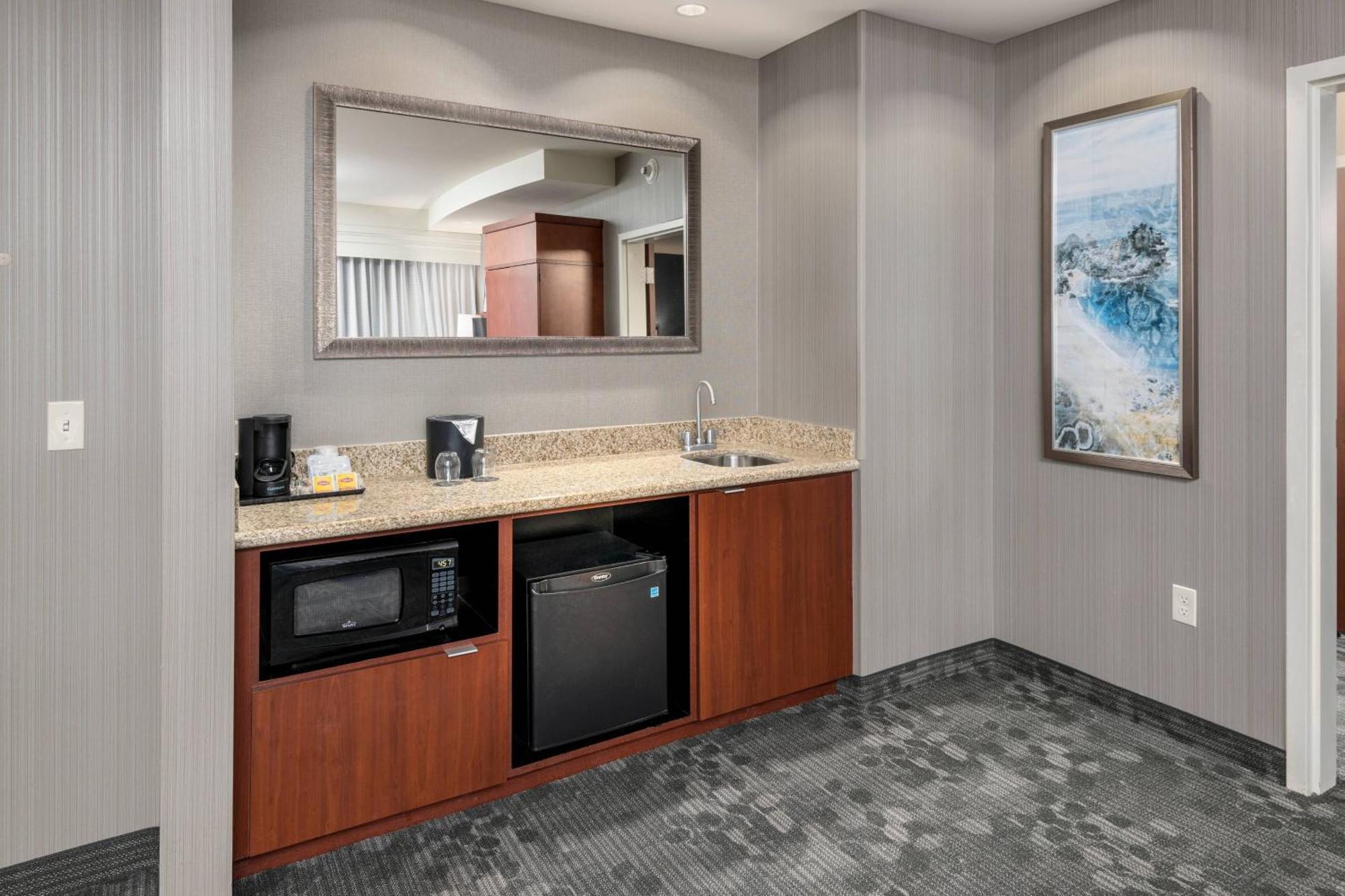 Courtyard By Marriott San Diego Oceanside Exterior photo