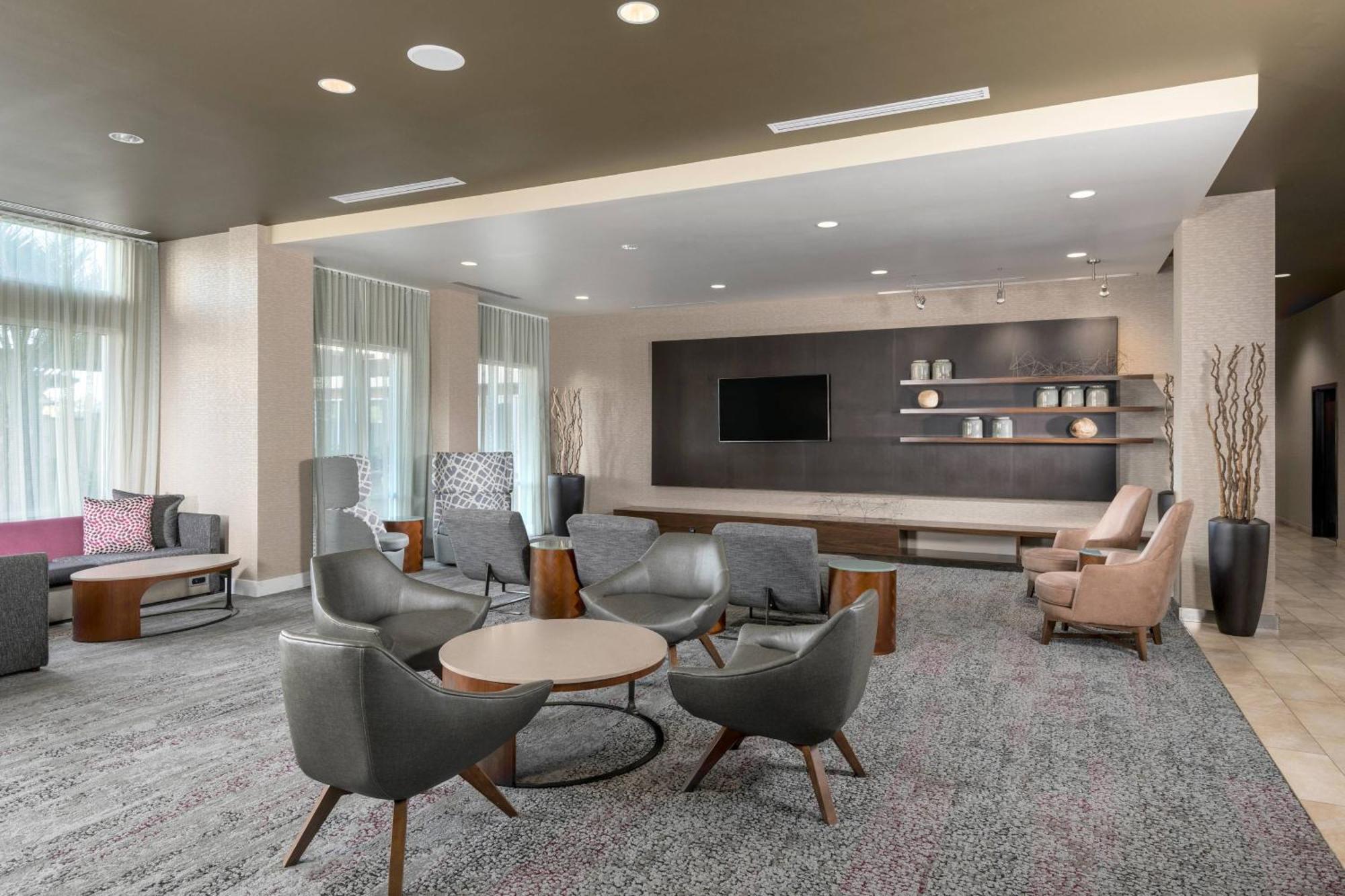 Courtyard By Marriott San Diego Oceanside Exterior photo