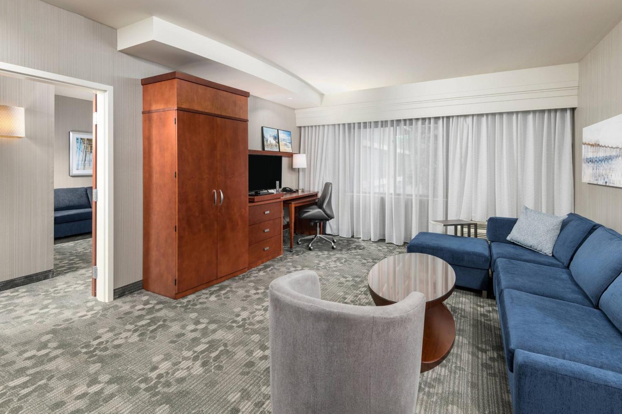 Courtyard By Marriott San Diego Oceanside Exterior photo