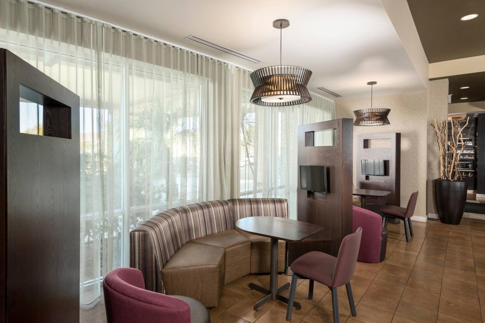Courtyard By Marriott San Diego Oceanside Exterior photo