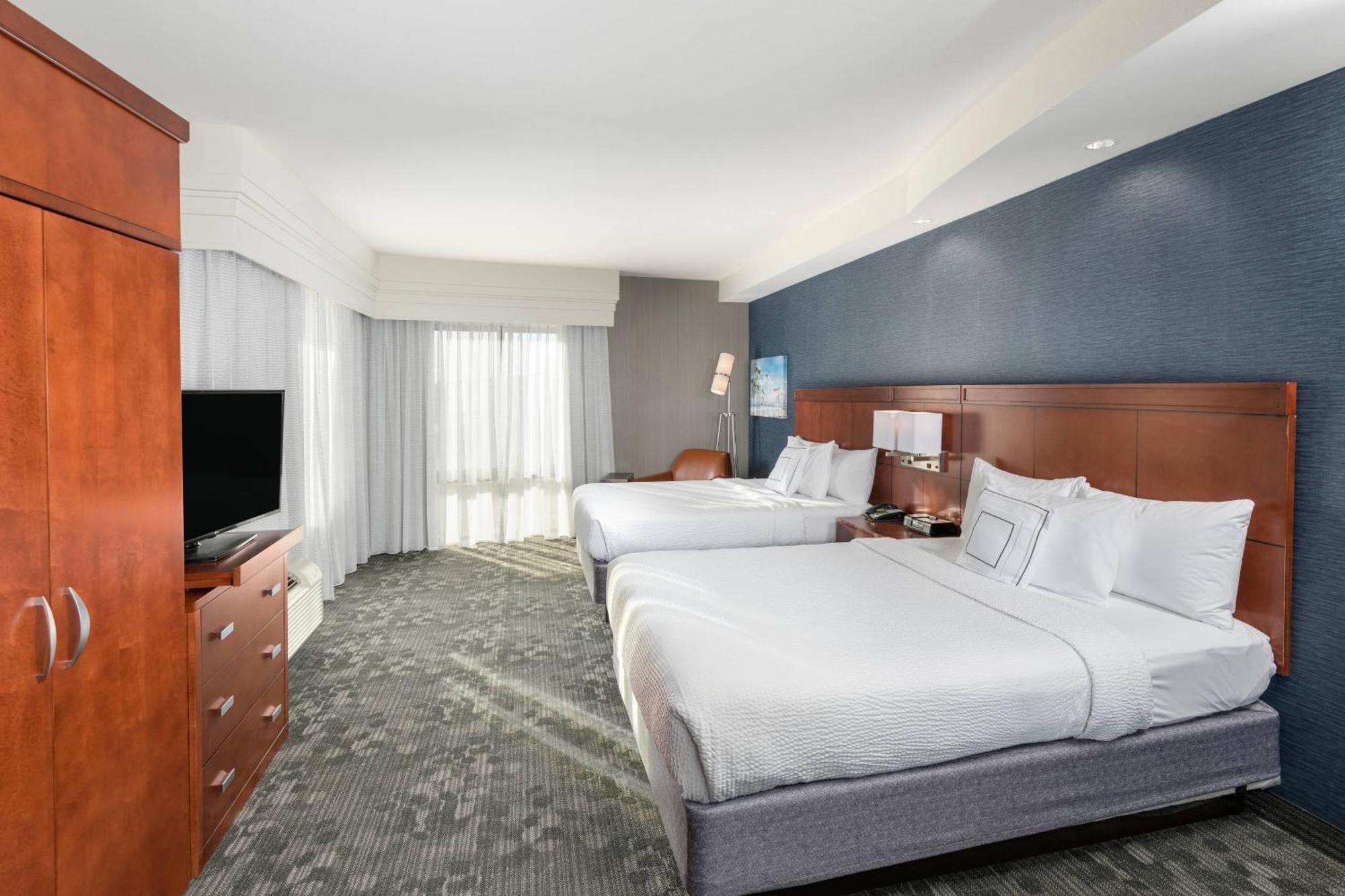 Courtyard By Marriott San Diego Oceanside Exterior photo