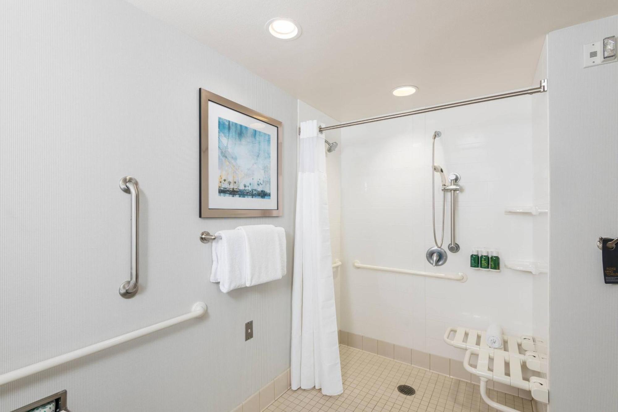 Courtyard By Marriott San Diego Oceanside Exterior photo