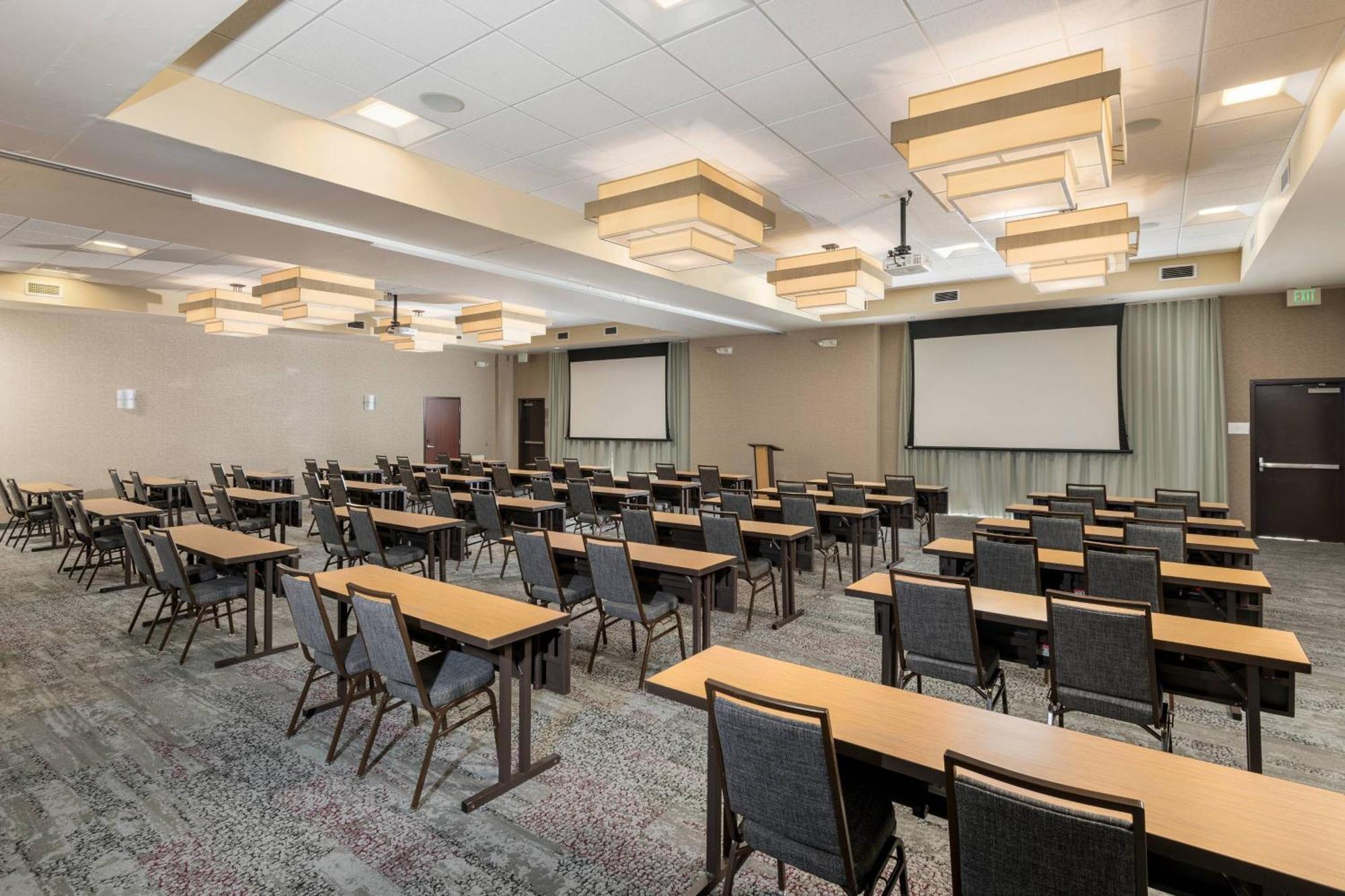 Courtyard By Marriott San Diego Oceanside Exterior photo