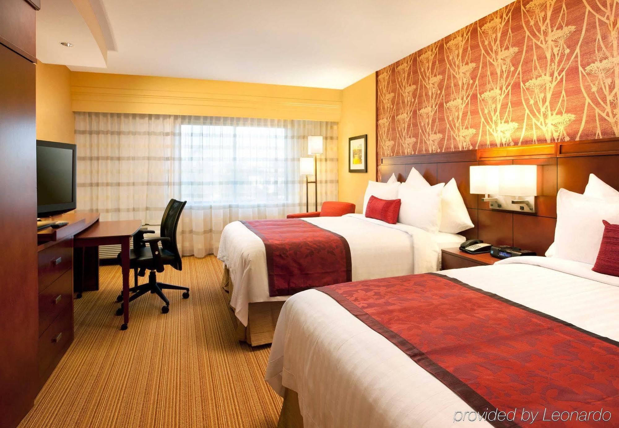 Courtyard By Marriott San Diego Oceanside Room photo