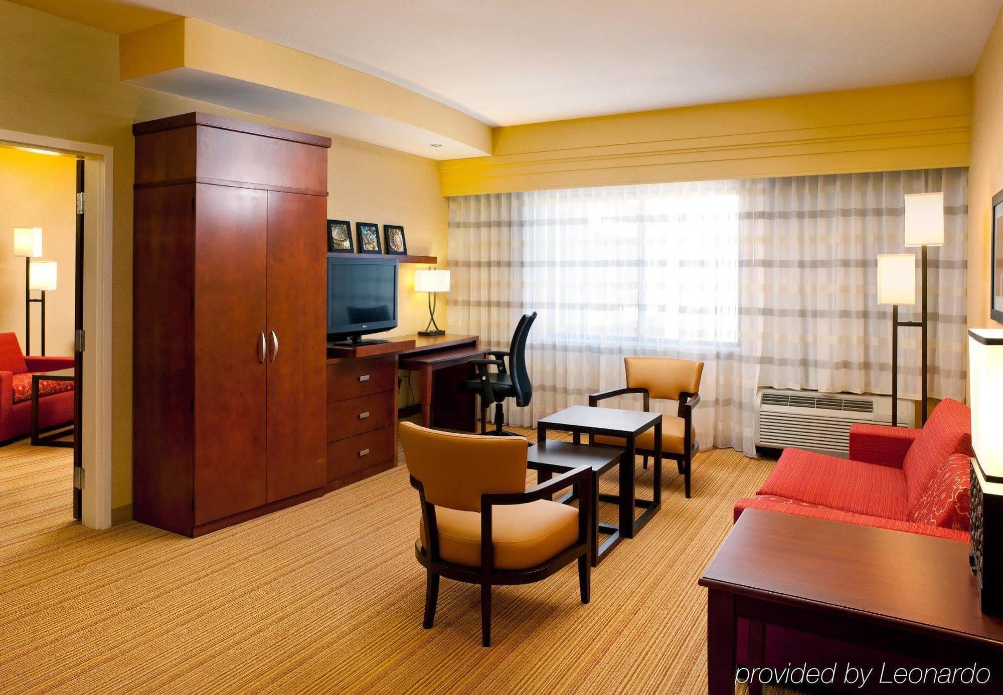 Courtyard By Marriott San Diego Oceanside Room photo