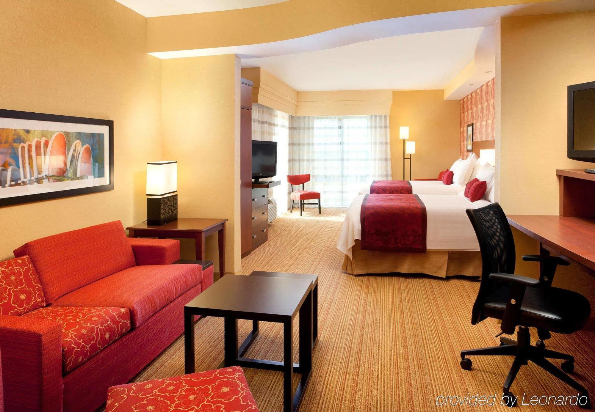Courtyard By Marriott San Diego Oceanside Room photo