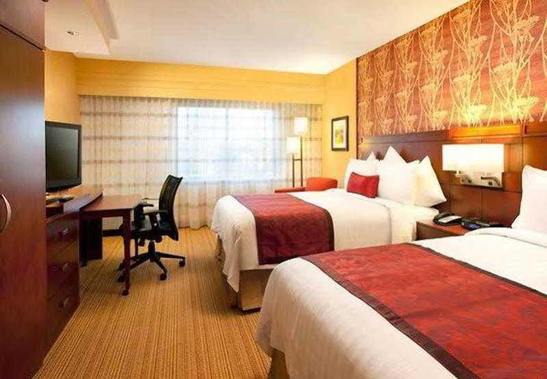 Courtyard By Marriott San Diego Oceanside Exterior photo