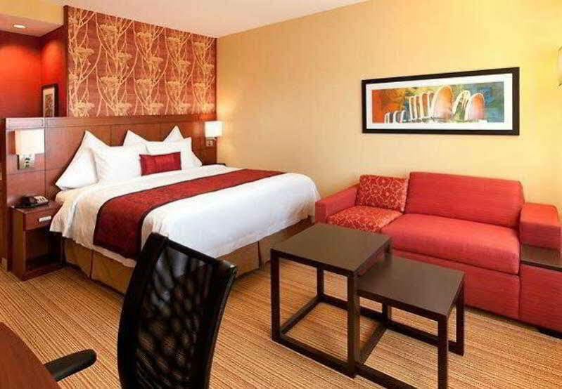 Courtyard By Marriott San Diego Oceanside Exterior photo